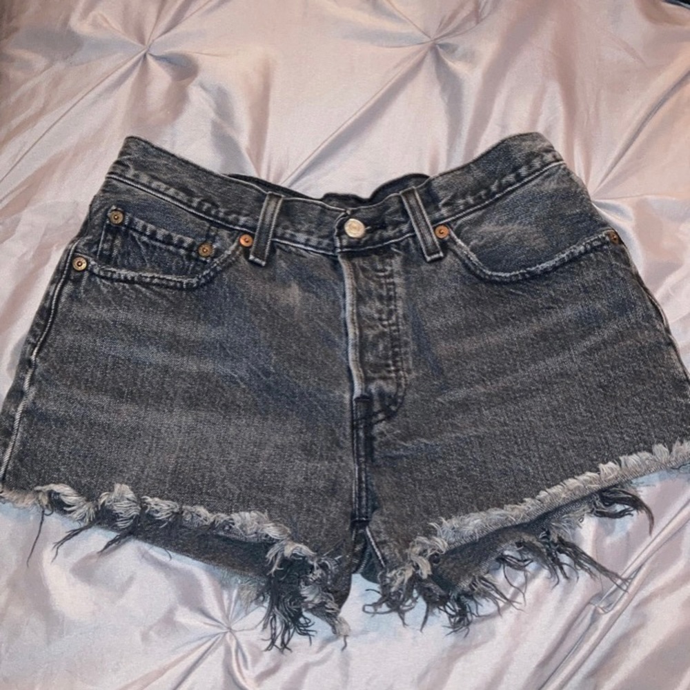 Levi Cut off Jean Shorts.
